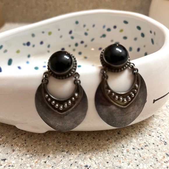 Vintage Onyx Earrings Black Shield Dangle 925 Sterling Silver Teardrop Tribal - Picture 3 of 11